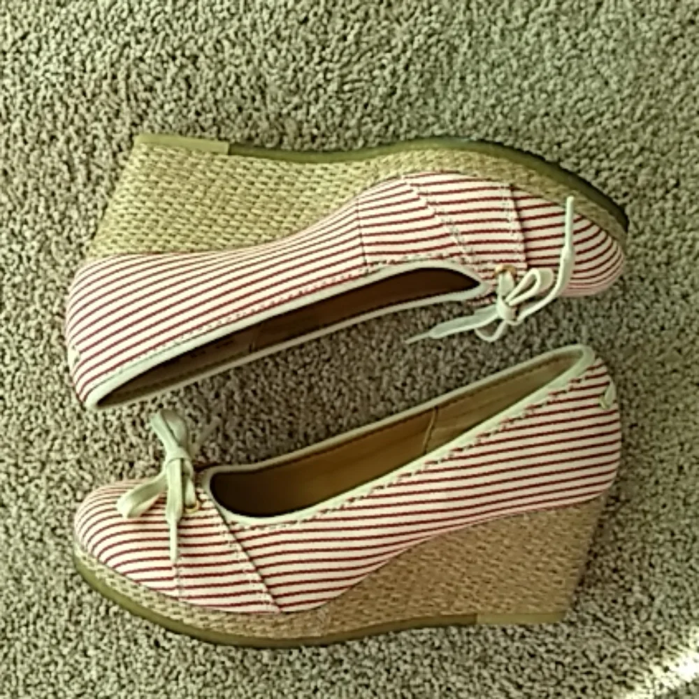 Clark's original cream & red stripe nautical wedge‎ size 8.5
